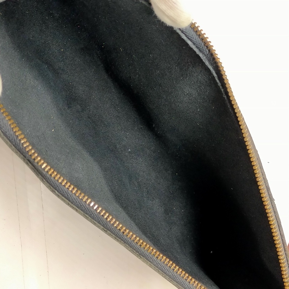 Louis Vuitton Pochette Black Epi - Picture 8 of 9